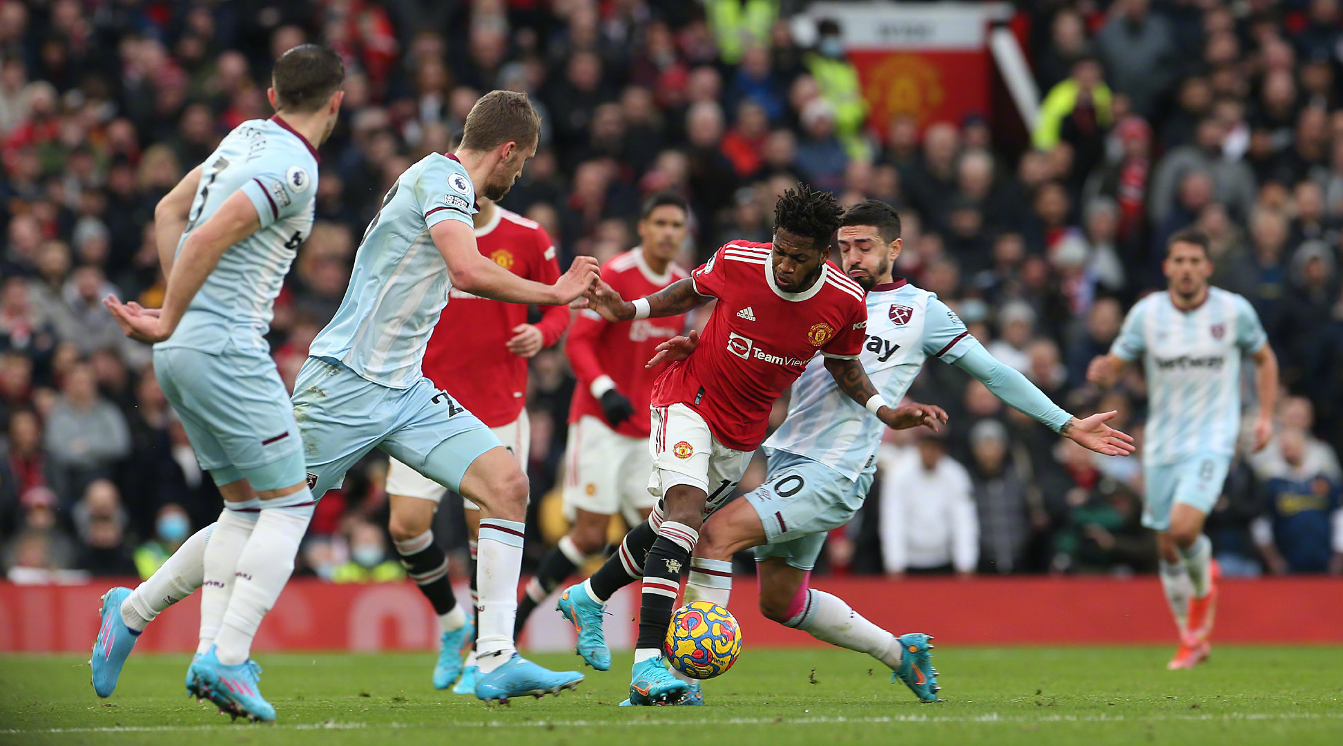 了他在队友 了他在队友