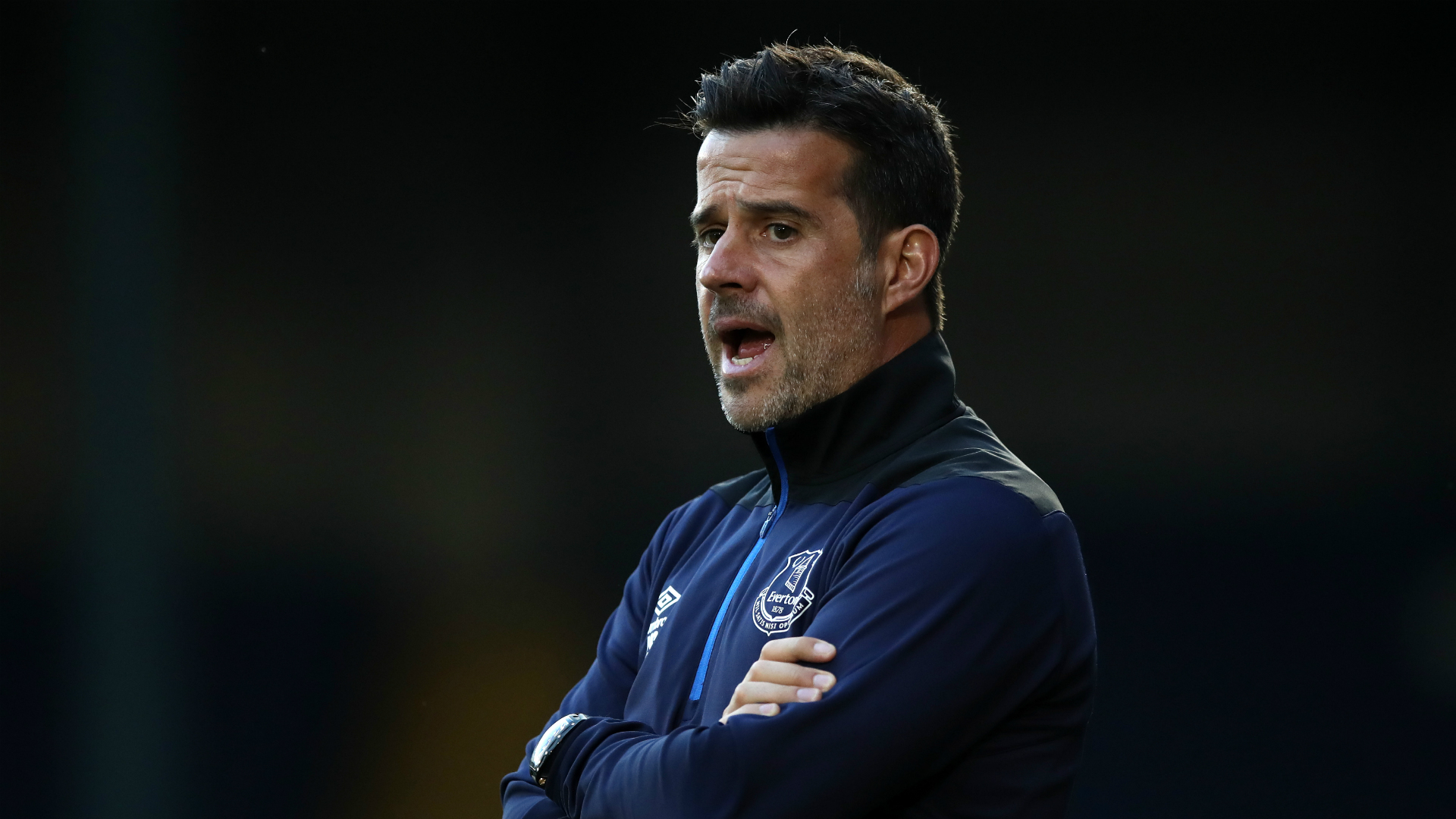 有助于他在 有助于他在